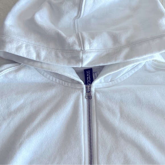 White Cropped Hoodie 🤍 - Picture 8 of 10
